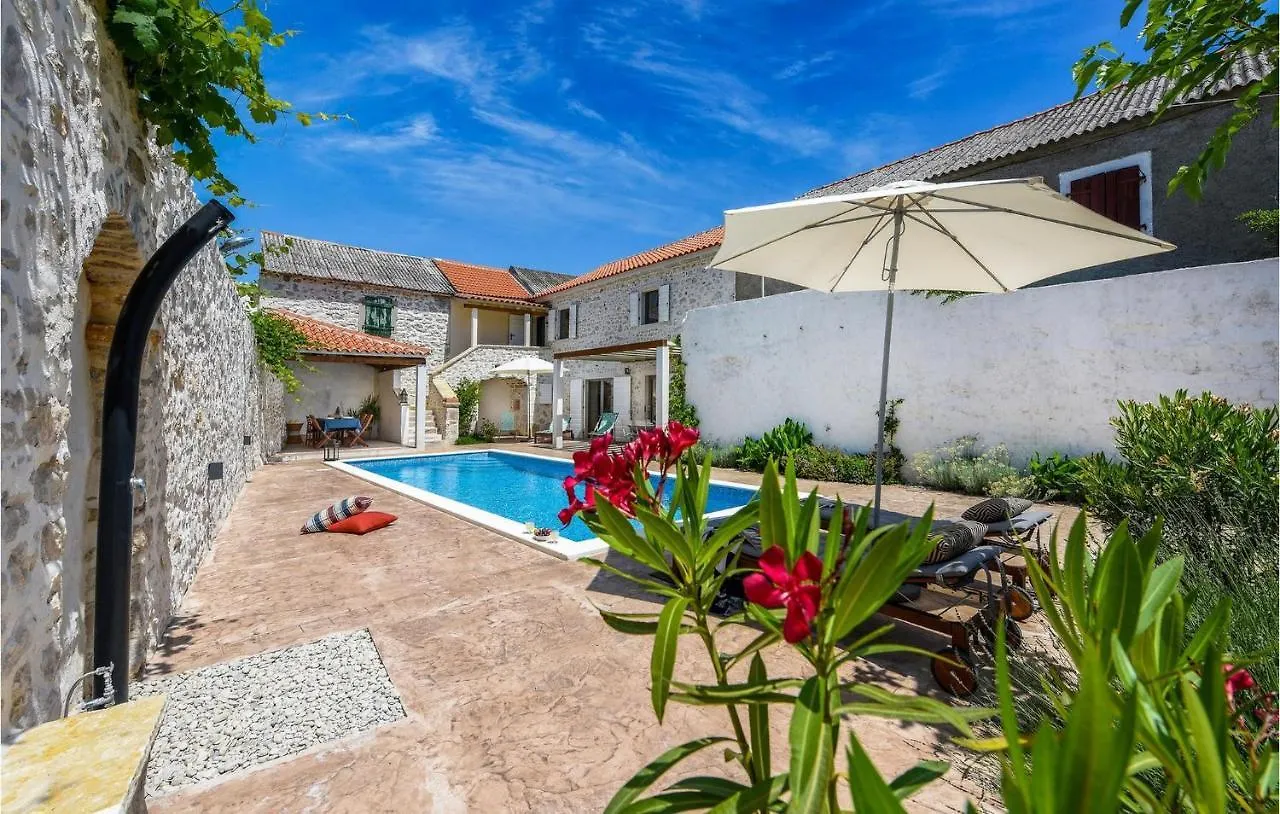 Villa Dvori Nin Holiday home