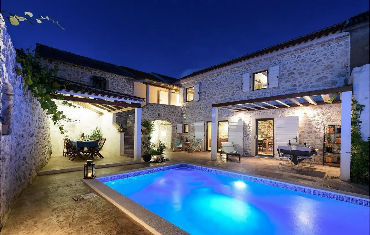 Holiday home Villa Dvori Nin